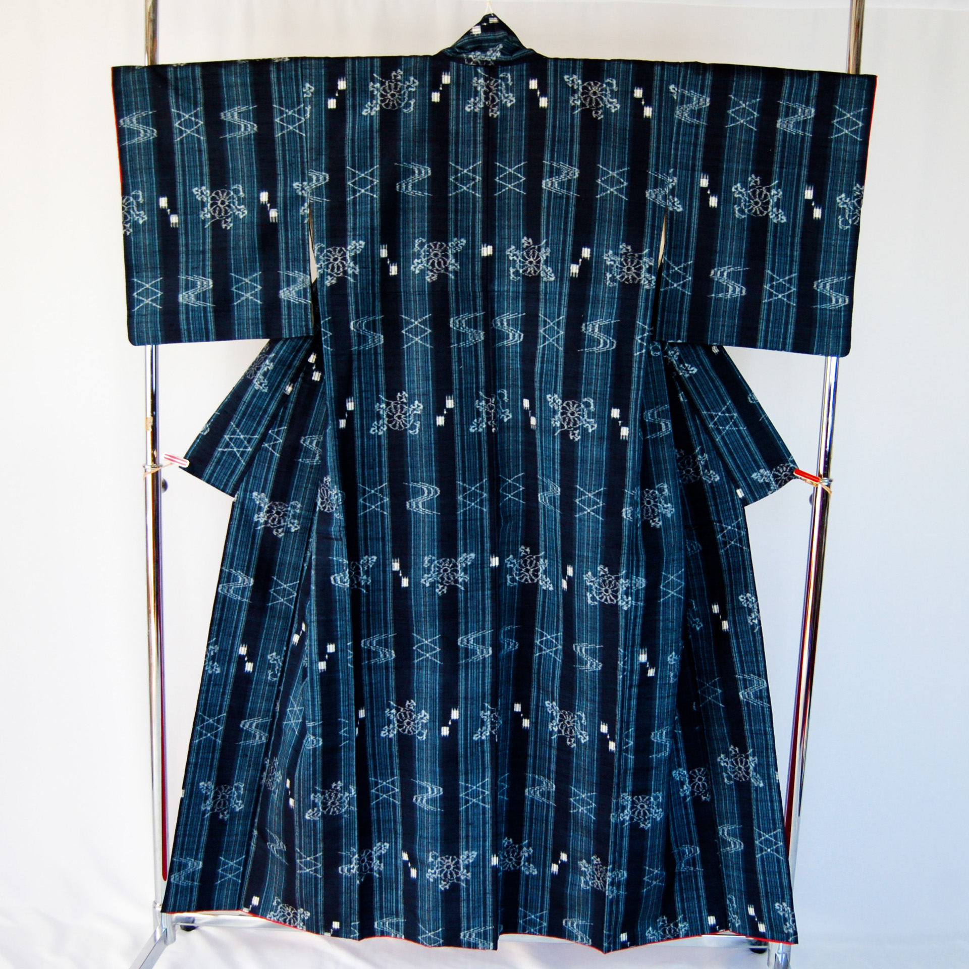 ブルーと紺色の紬 | 長野県松本市の和服のお手入れ専門 京屋